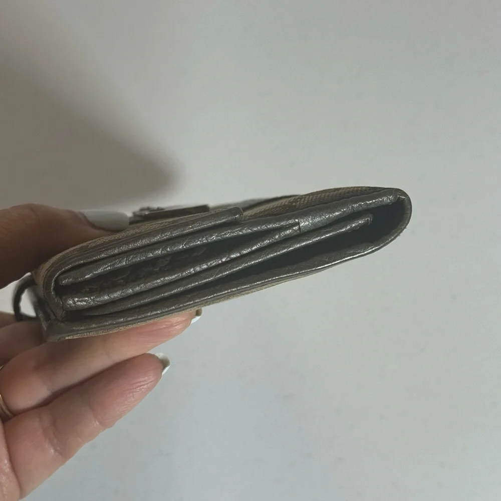 Gucci Beige Monogram Wallet - Picture 4 of 10